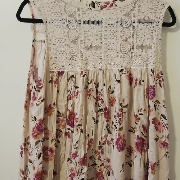 Lace Floral Summer Blouse - Picture 2 of 5